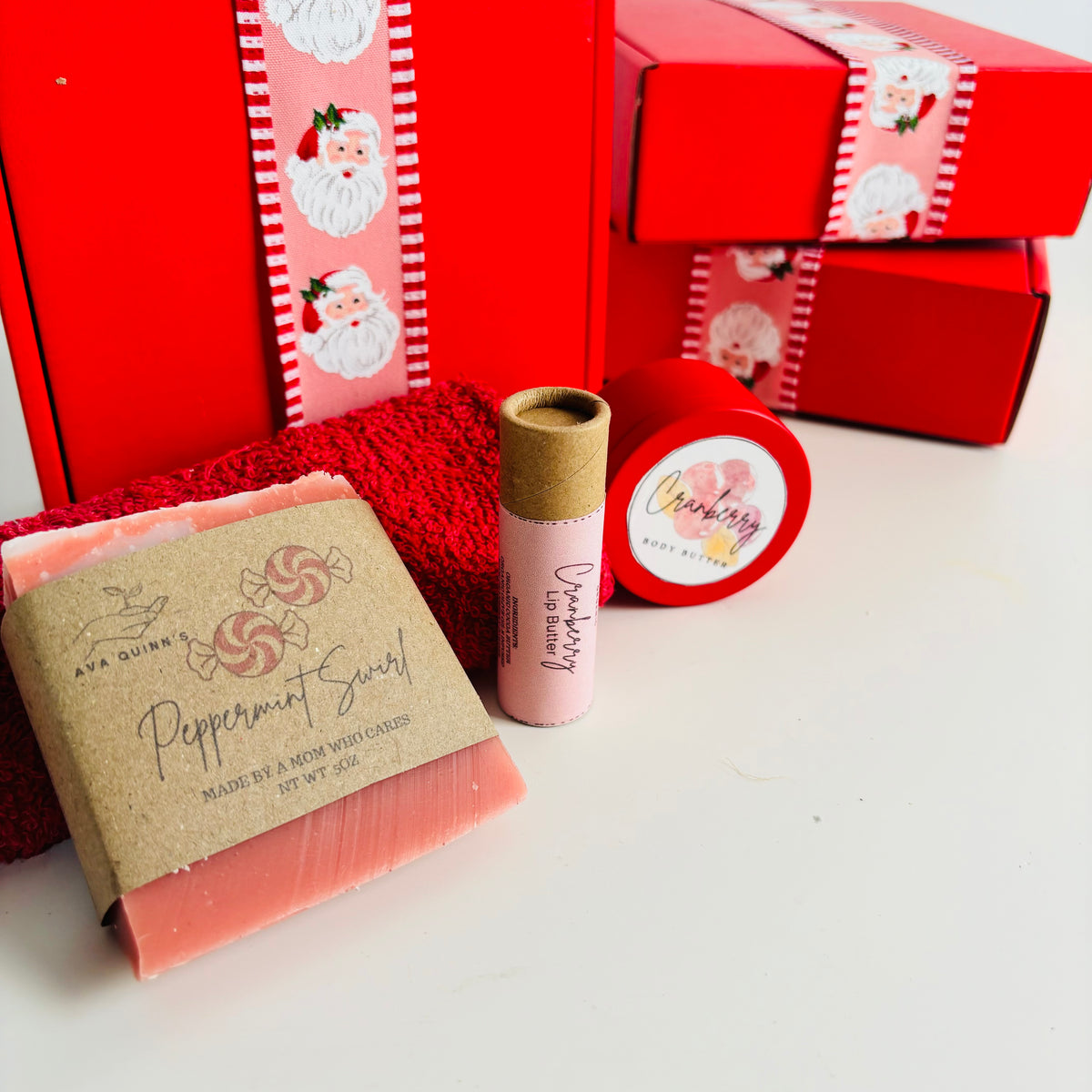 Holiday Cheer Gift Set – Cranberry & Peppermint Bliss 🍒❄️
