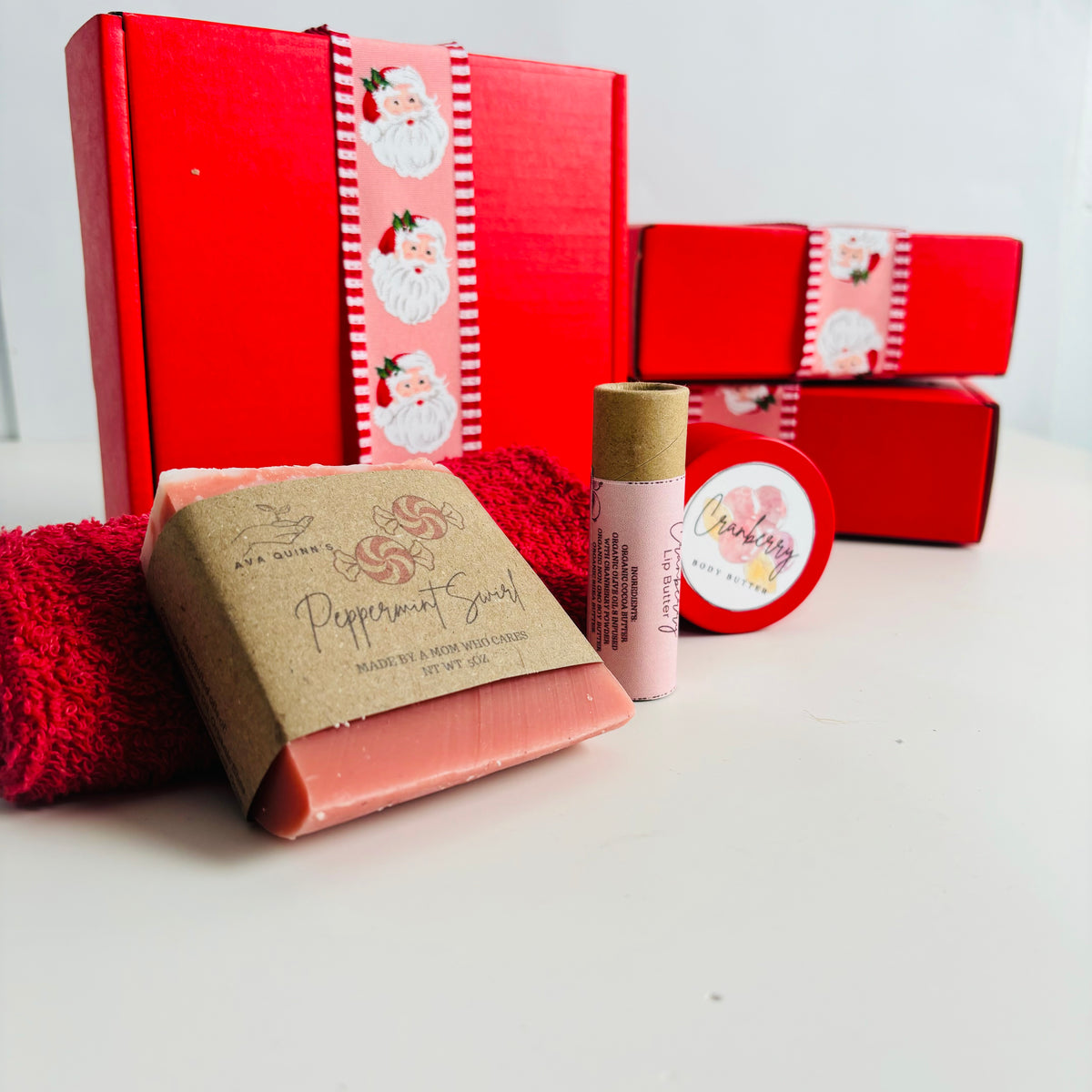 Holiday Cheer Gift Set – Cranberry & Peppermint Bliss 🍒❄️